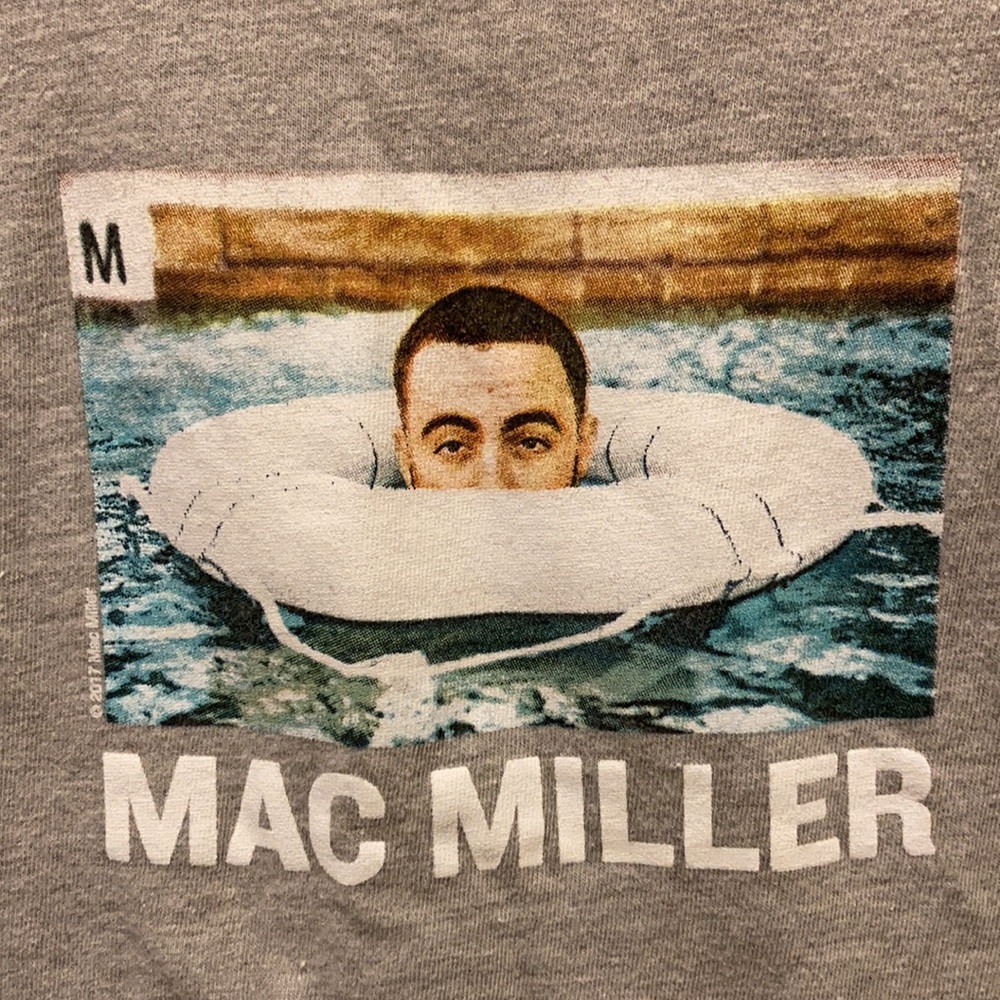 Men’s Mac Miller Short Sleeve T-Shirt Adult Size XL Gray. In A Pool Pic.